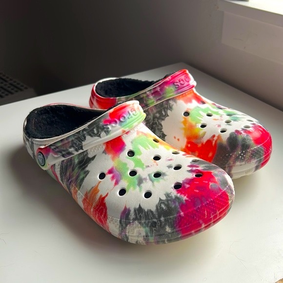 Crocs Classic Lined Tye-Dye Clog - Picture 2 of 11